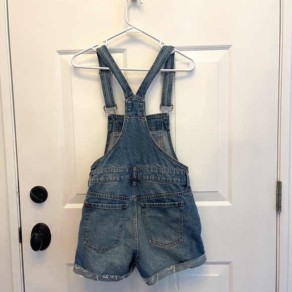 BDG Lelia Denim Overall Shorts - Urban Outfitters - Picture 4 of 4